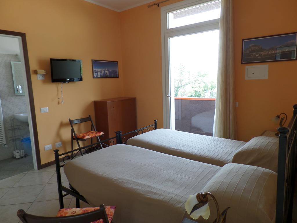 B&B Partenza Funivia Лекко Номер фото