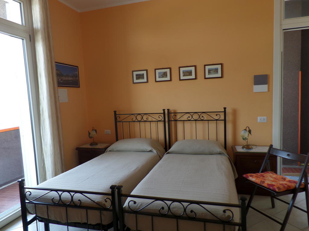 B&B Partenza Funivia Лекко Номер фото