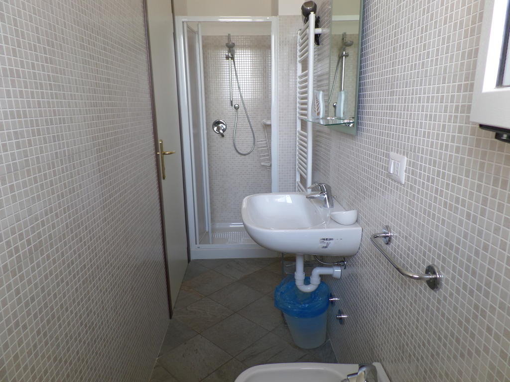 B&B Partenza Funivia Лекко Номер фото