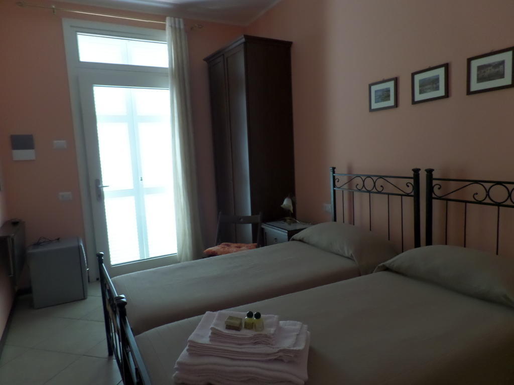 B&B Partenza Funivia Лекко Номер фото